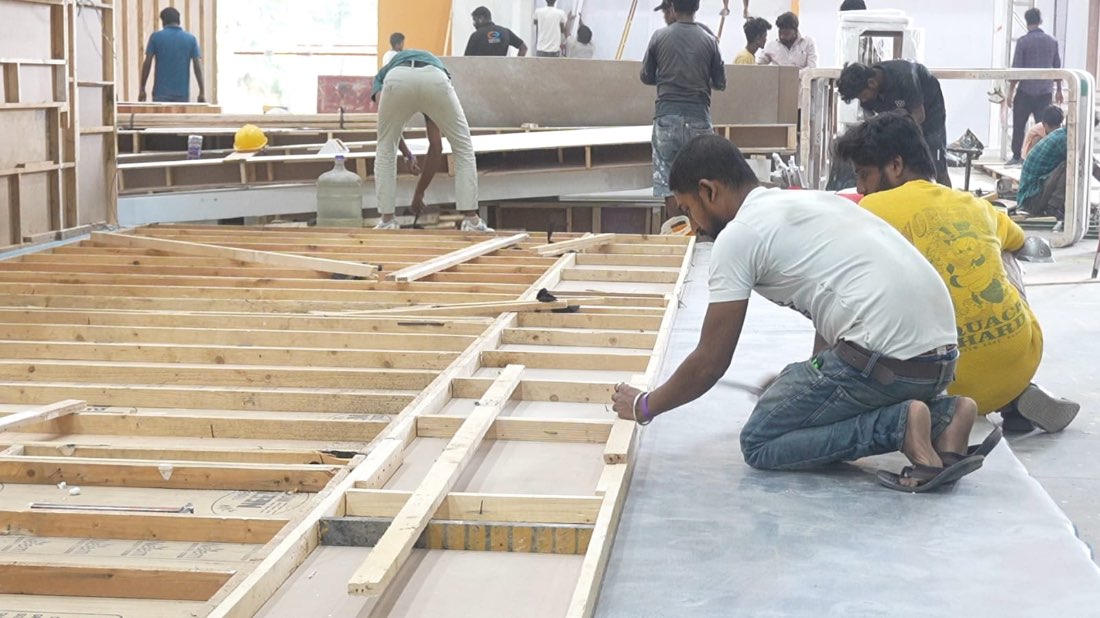 Laying the stall platform