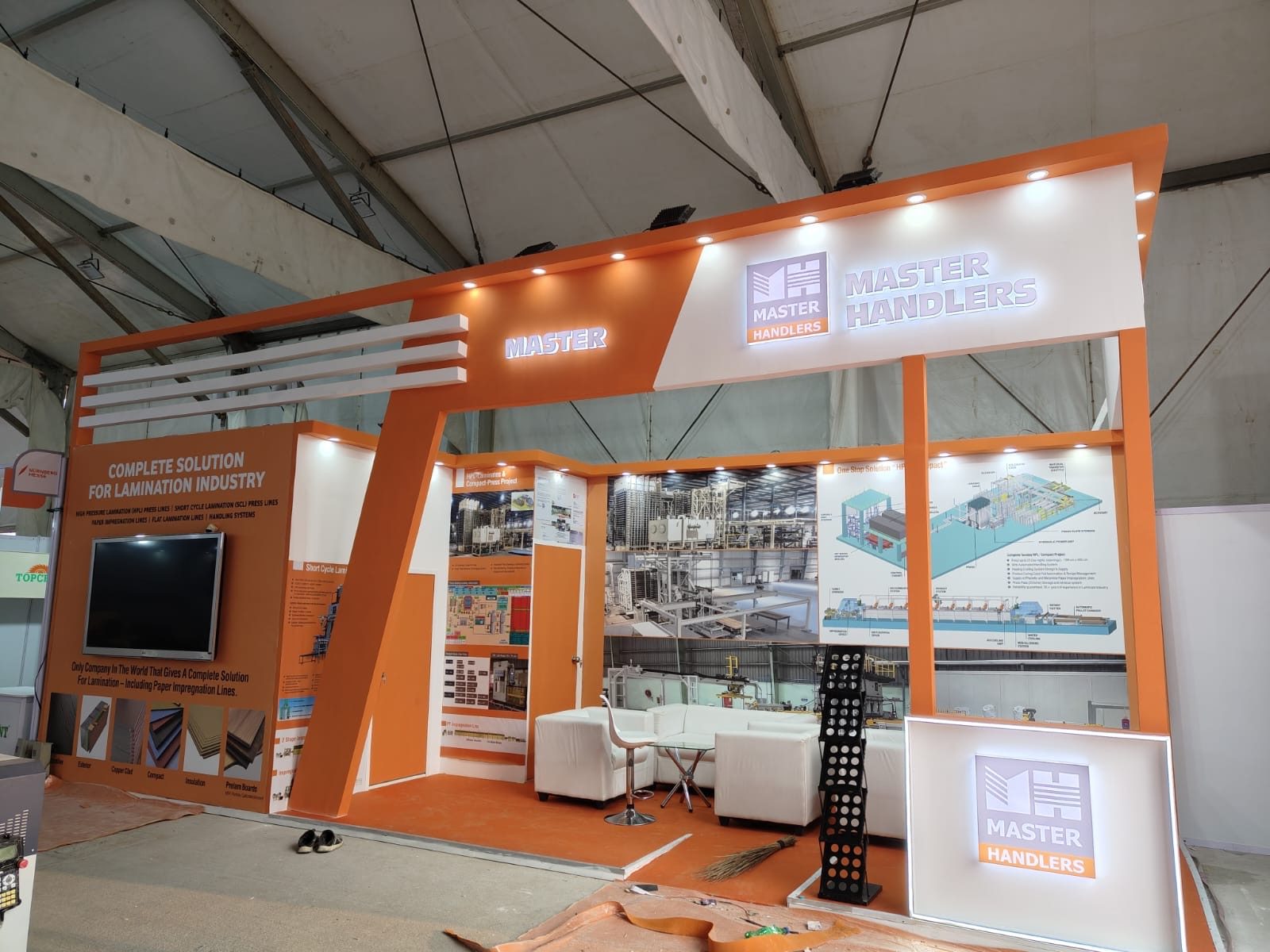 Master Handlers orange stall with angled column, canopy slats and white lounge
