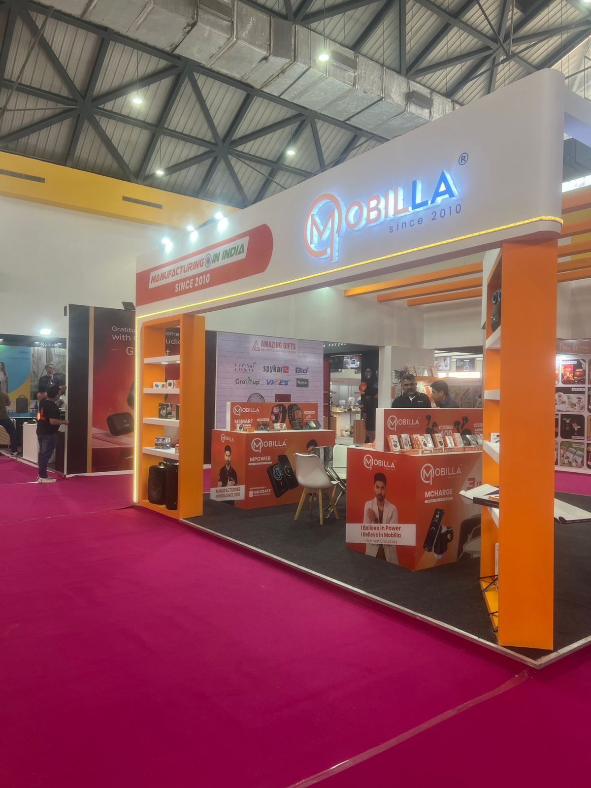 Mobilla stall in a different show, with orange columns and pink carpet