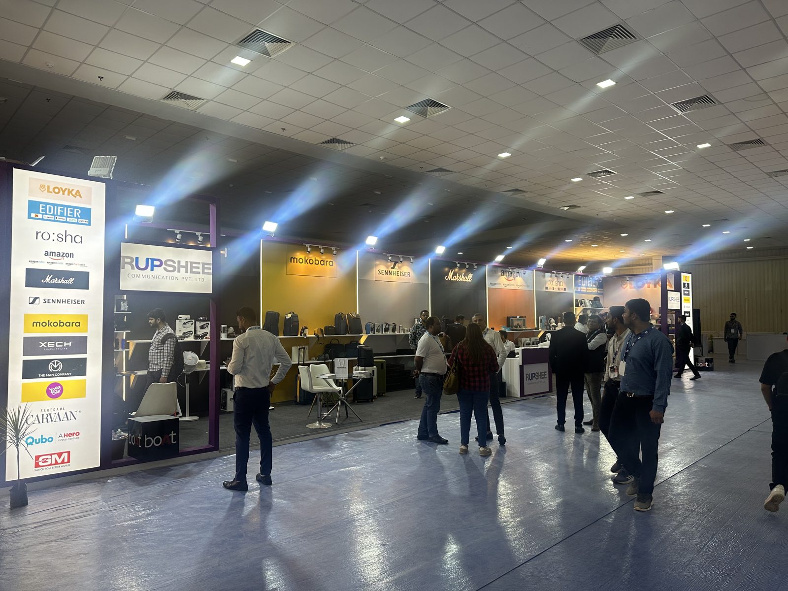 Rupshee multi-brand stall with brand bays, brand tower and visitors
